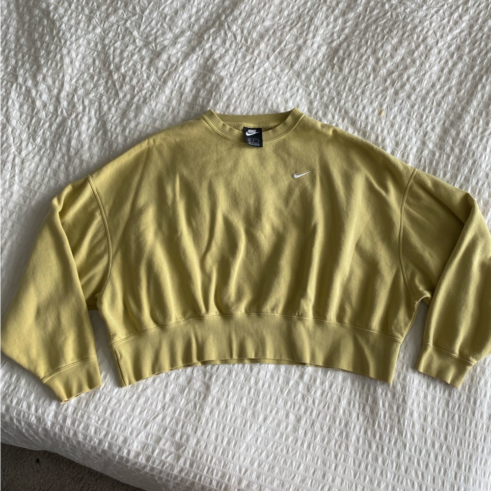 Nike Sportswear Women's Essentials Fleece Cropped Crew